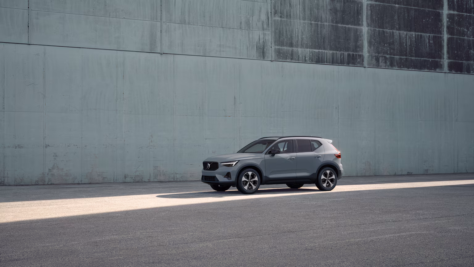 Image Volvo XC40 B3 Mild Hybrid Essence Core XCITE MY26